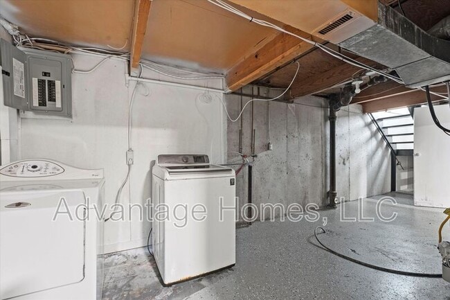 Building Photo - 914 N 70th St