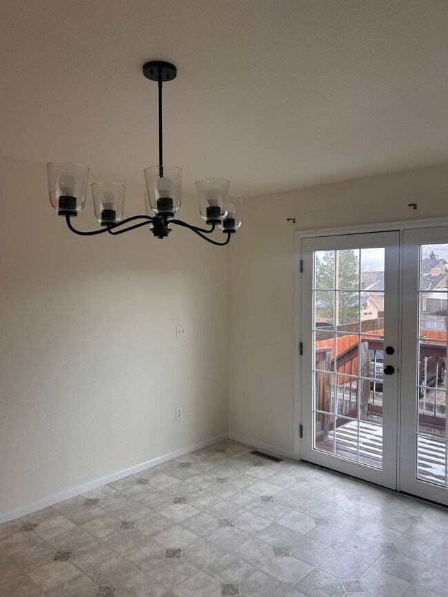 Building Photo - Big, beautiful completely newly remodeled 3 bed 2 bath townhome