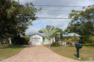 Building Photo - 394 Royal Palm Dr