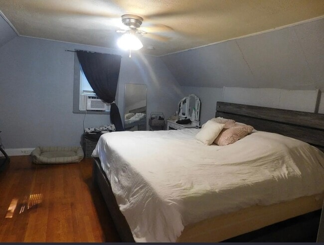 Building Photo - 670 Hammond St