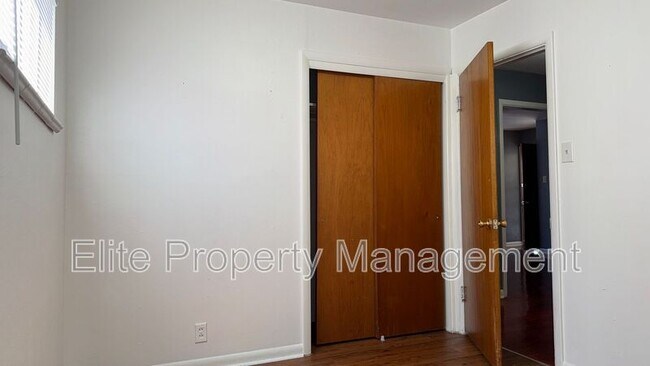 Building Photo - 612 Alpine Ave