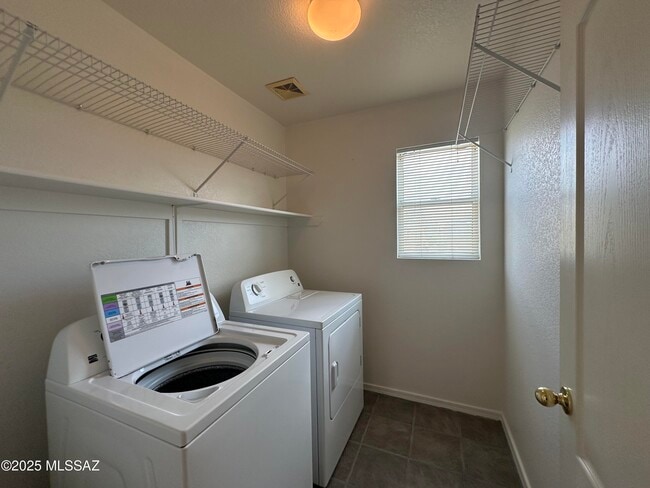 Building Photo - 1077 W Sea Star Dr