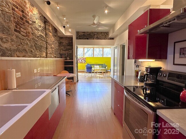 Building Photo - 130 Biltmore Ave