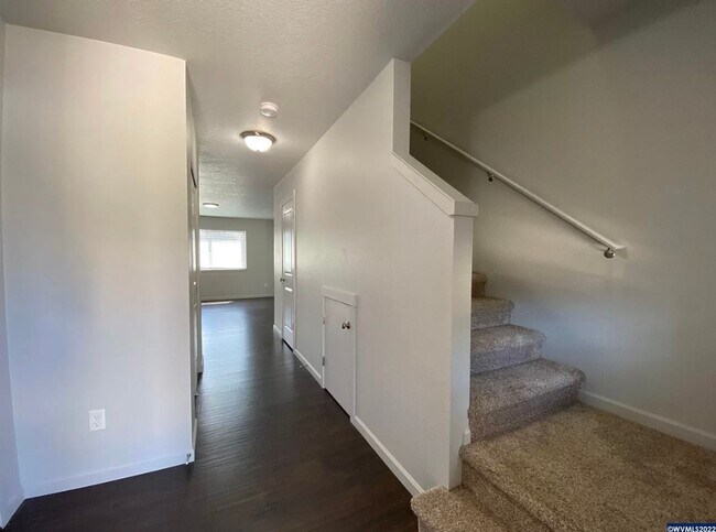 Building Photo - Available now! 3 bedroom ~ 2.5 Bathroom st...