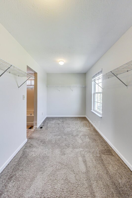 Building Photo - 839 Stonehurst Dr