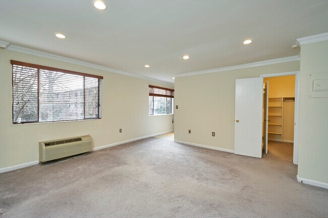 Primary Photo - 4114 Davis Pl NW