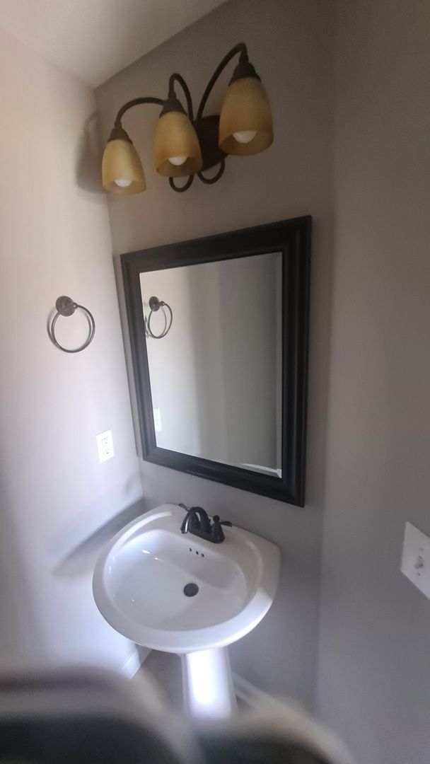 Building Photo - --AVAILABLE NOW! MOVE-IN READY!!!