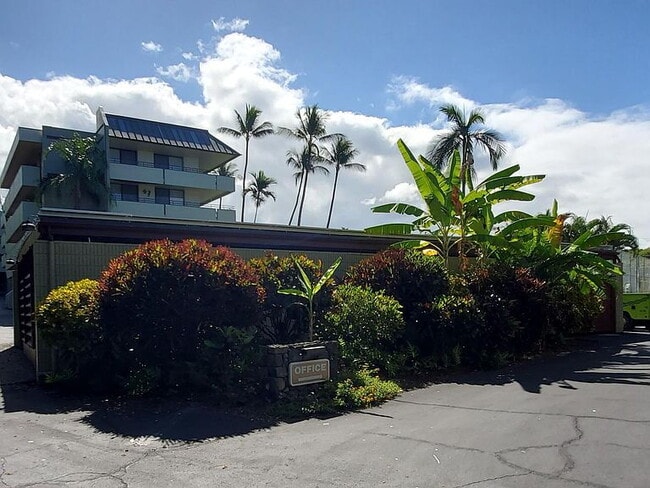 Building Photo - "Experience Island Living: Spacious 2-Bed, 2-Bath Retreat on Alii Drive!"