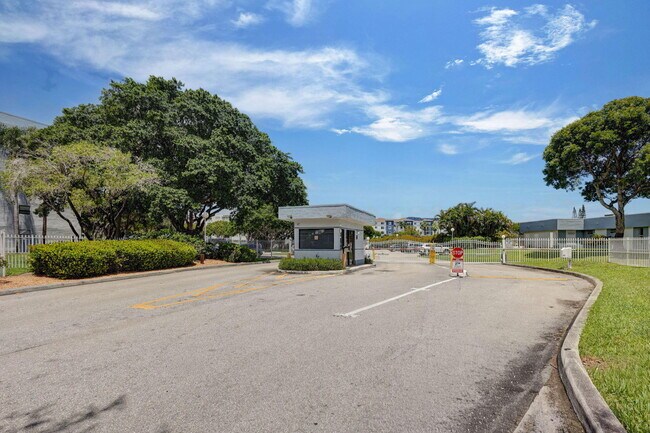 Building Photo - 500 Executive Center Dr