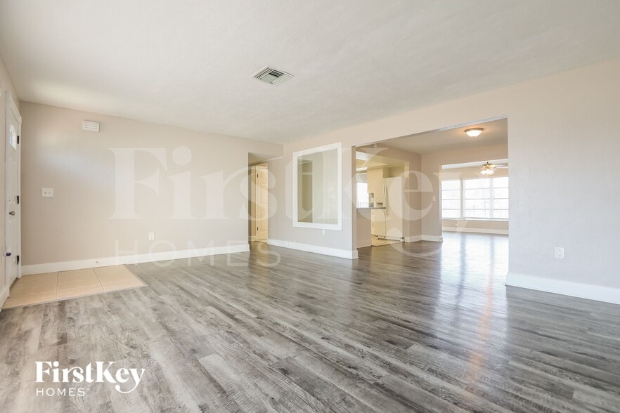 Building Photo - 63 Rotonda Cir