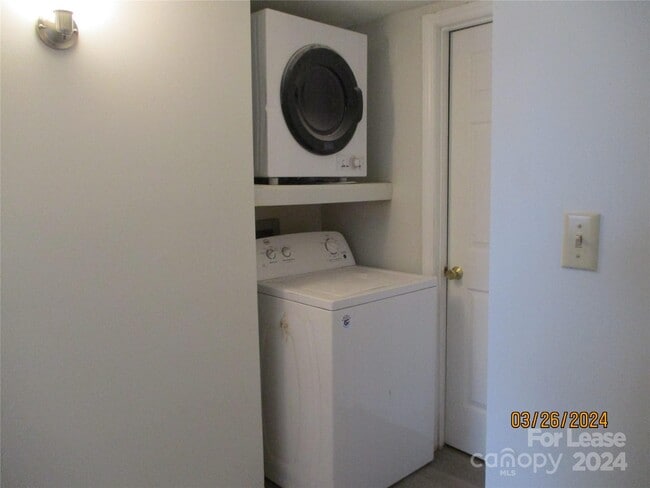 Building Photo - 120 Briarcliff Dr