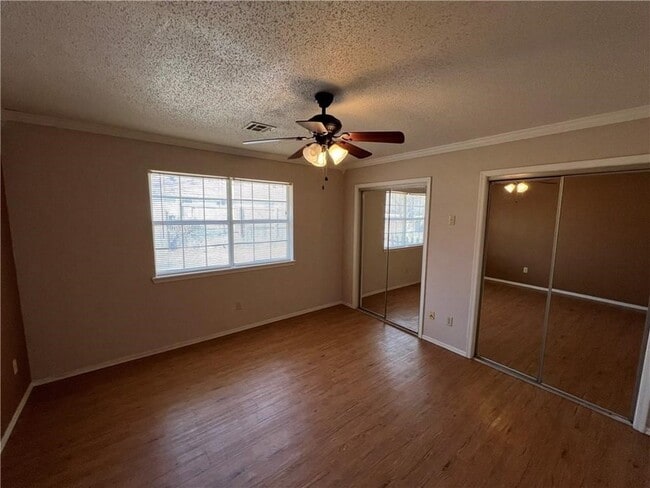 Building Photo - 322 S 11th Pl