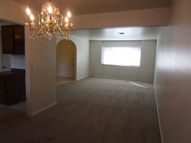 Building Photo - 812 Briarwood Ct