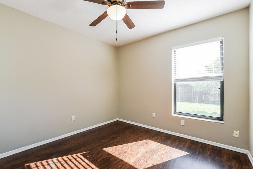 Building Photo - 1142 Covington St