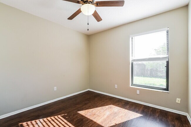 Building Photo - 1142 Covington St