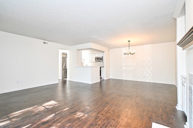 Building Photo - 3021 Stratford Ct