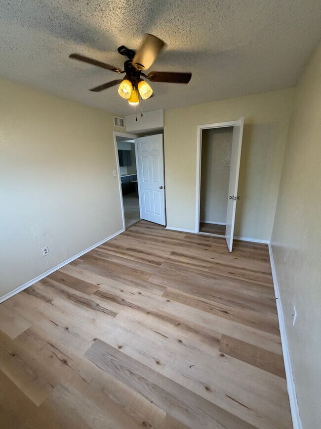 Building Photo - 1601 E Central Texas Expy