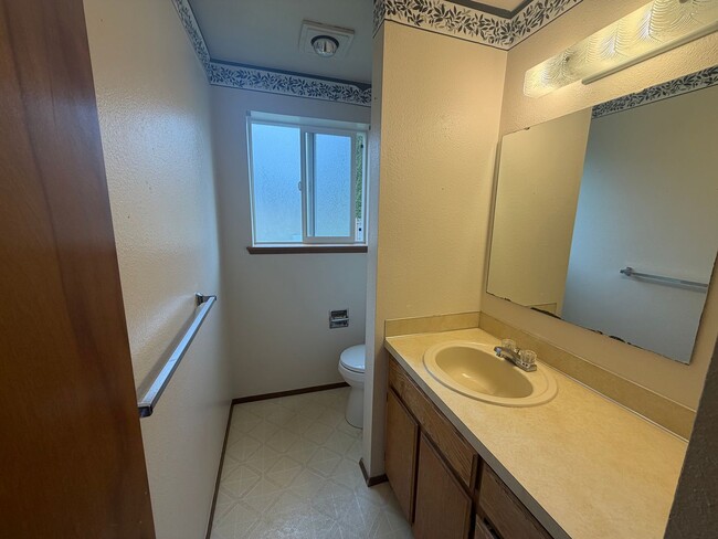 Building Photo - Beautiful 3 Bedroom Home in Olympia WA - Apply Today!