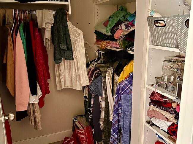 Building Photo - 3 Bedroom semi furnished Duplex type House in Imperial