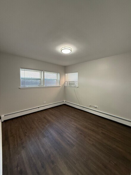 Building Photo - 9533 Schiller Blvd