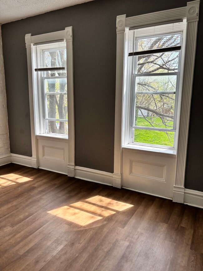 Building Photo - 2621 Arsenal St