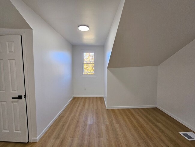 Building Photo - Fully Rehabbed 3 bedroom 2 bathroom house ...