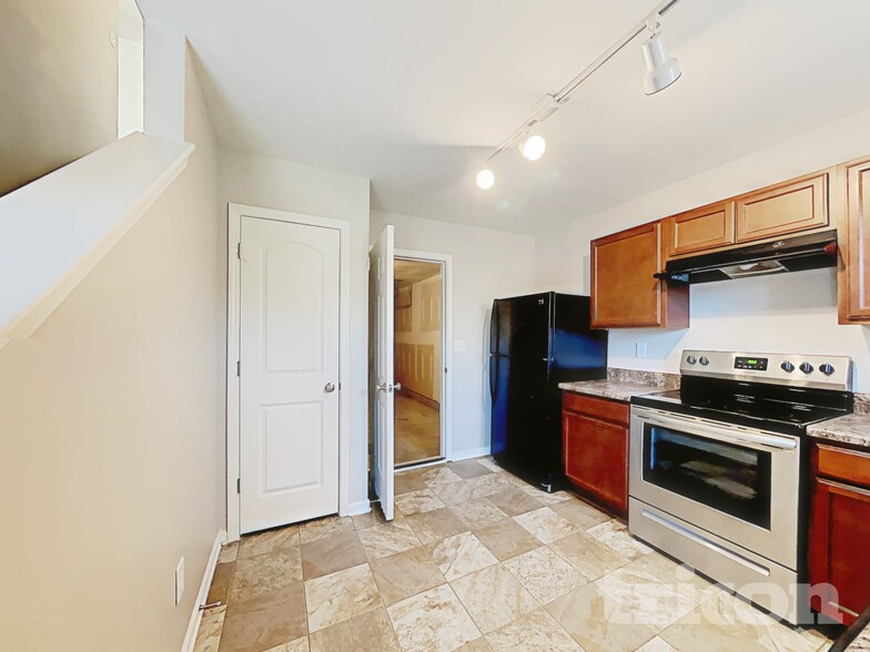 Building Photo - 5819 Natick Dr