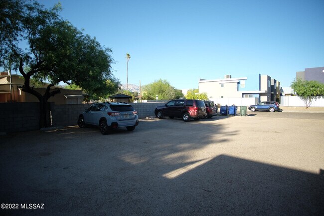 Building Photo - 3003 N Euclid Ave