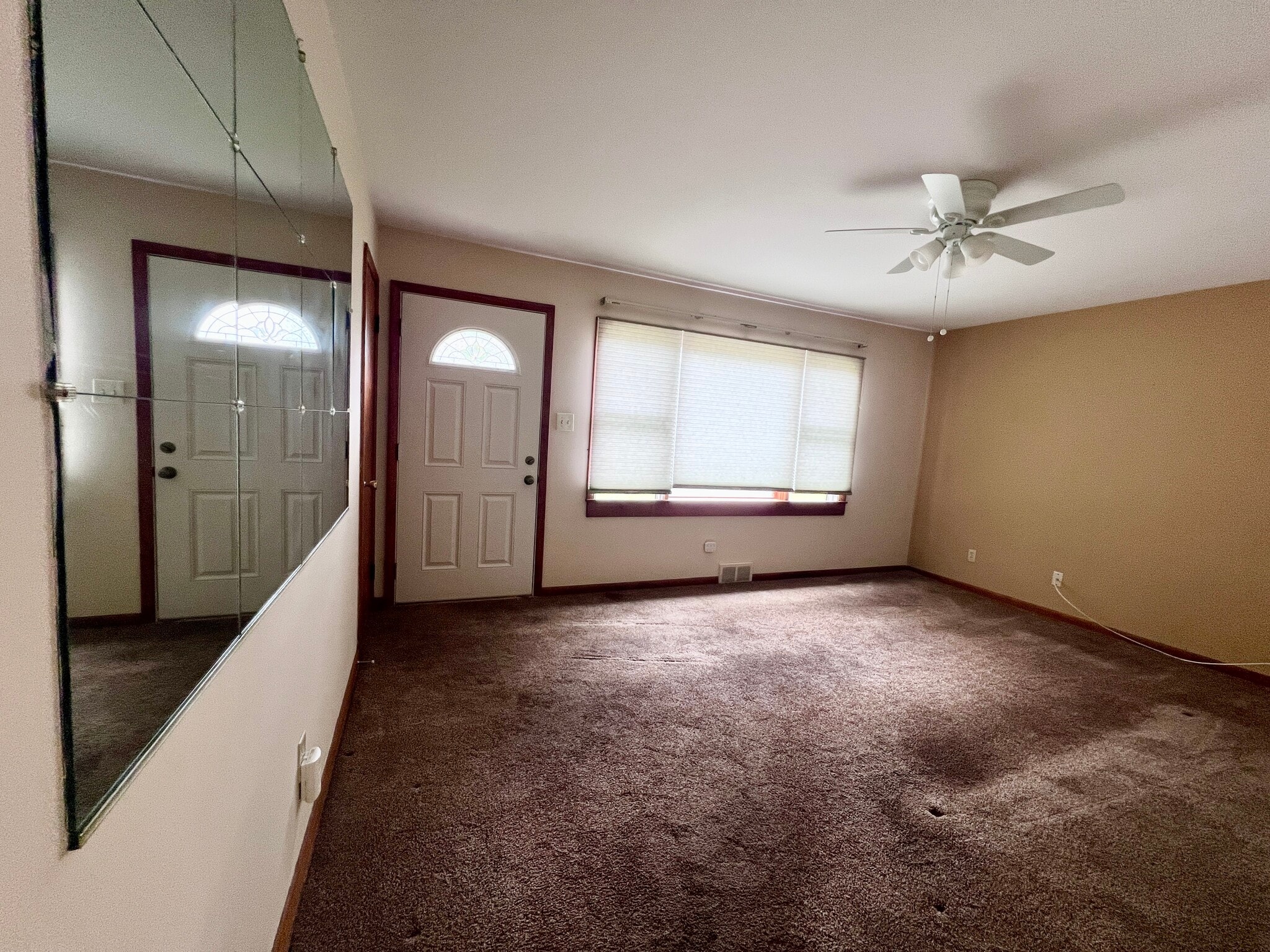 Living room - 18 Ridgecrest Ave