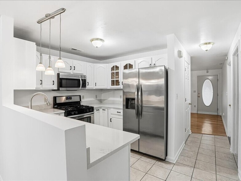 Building Photo - 20 Frongillo Farm Rd