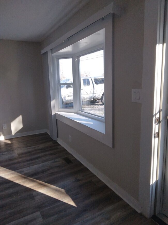 Building Photo - Newly remodeled 2 bedroom 1 bath home, Whi...