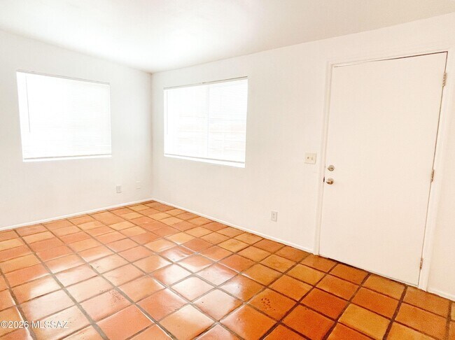 Building Photo - 1404 W Fresno St