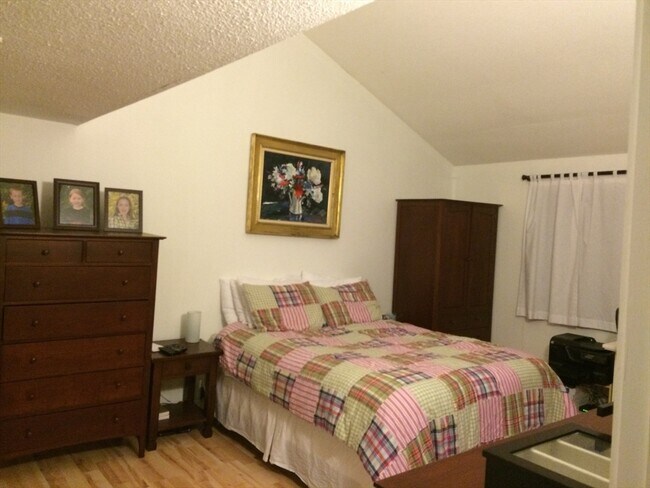 Building Photo - 532 Old Stone Brook