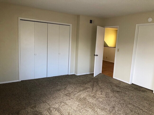 Building Photo - Pierpont Beach Home