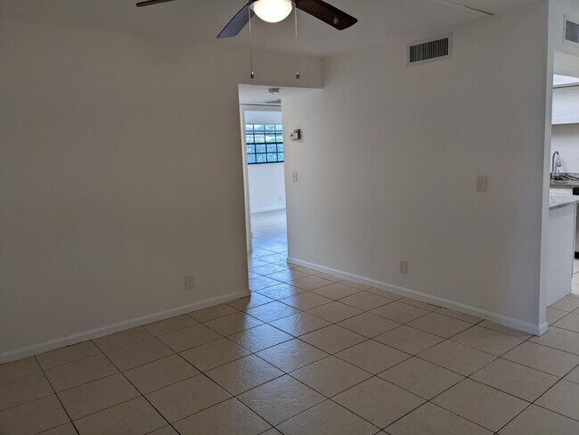 Building Photo - 4723 Oak Terrace Dr