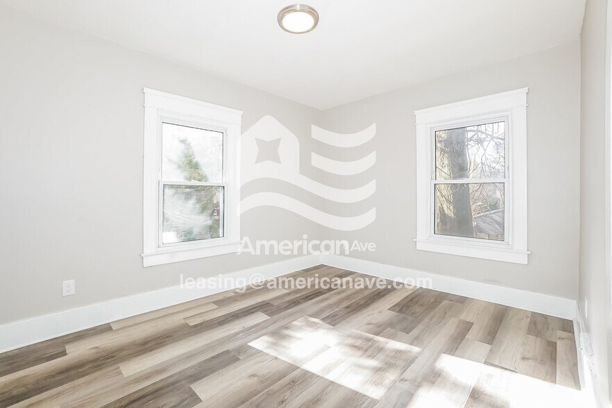 Building Photo - 724 Carlysle St