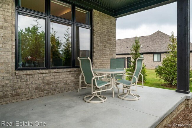 Building Photo - 850 Marlayna Dr