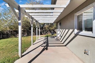 Building Photo - Charming 3 Bedroom Home in Quiet Orchard M...