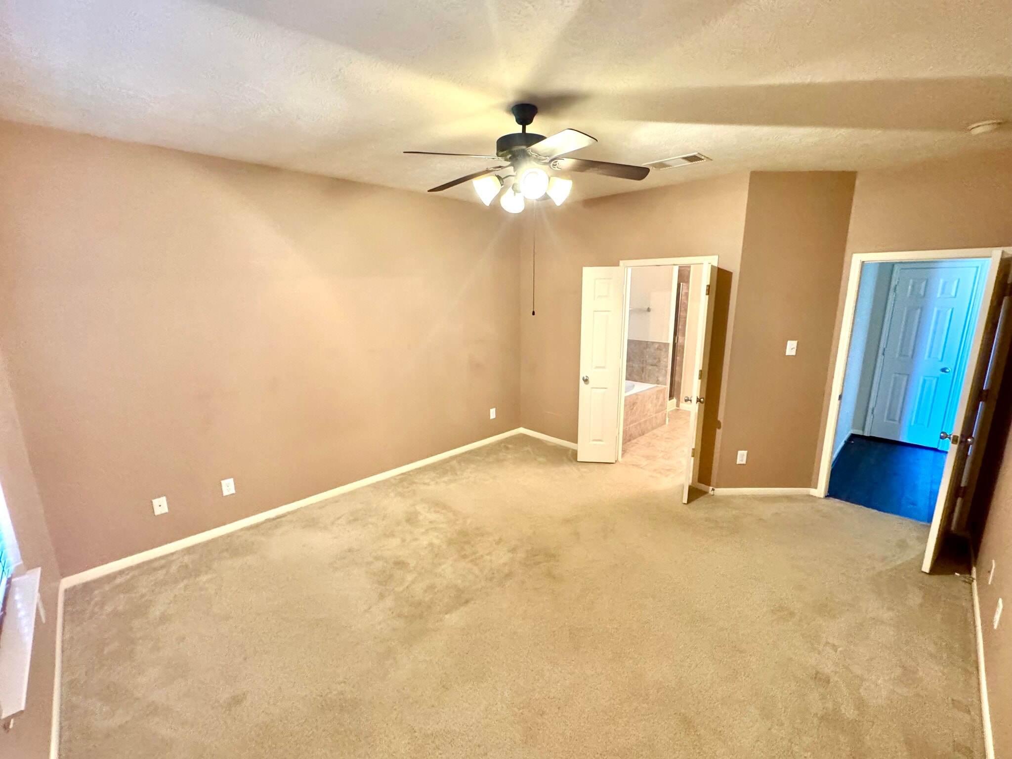 Spacious Master Bedroom - 8922 Parlin Ridge Dr