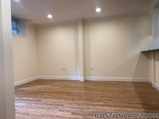 Building Photo - 22 Chauncy St