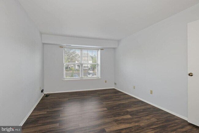 Building Photo - 1610 Society Pl
