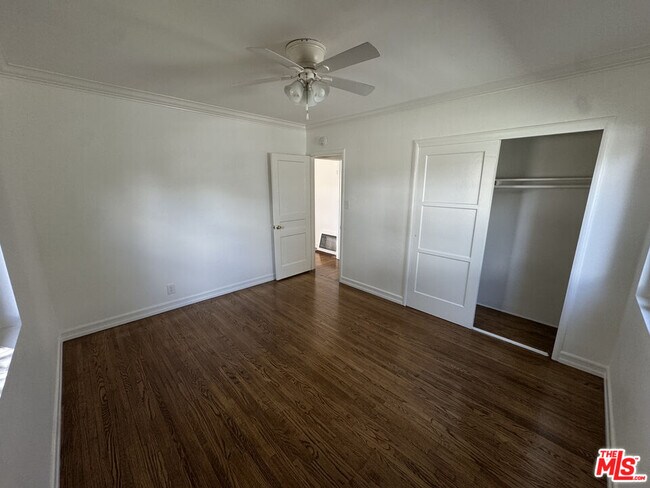 Building Photo - 6003 Bellflower Blvd