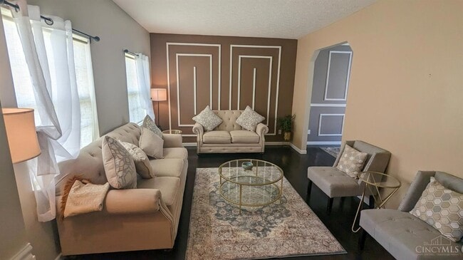 Building Photo - 6015 Hidden Oaks Ct