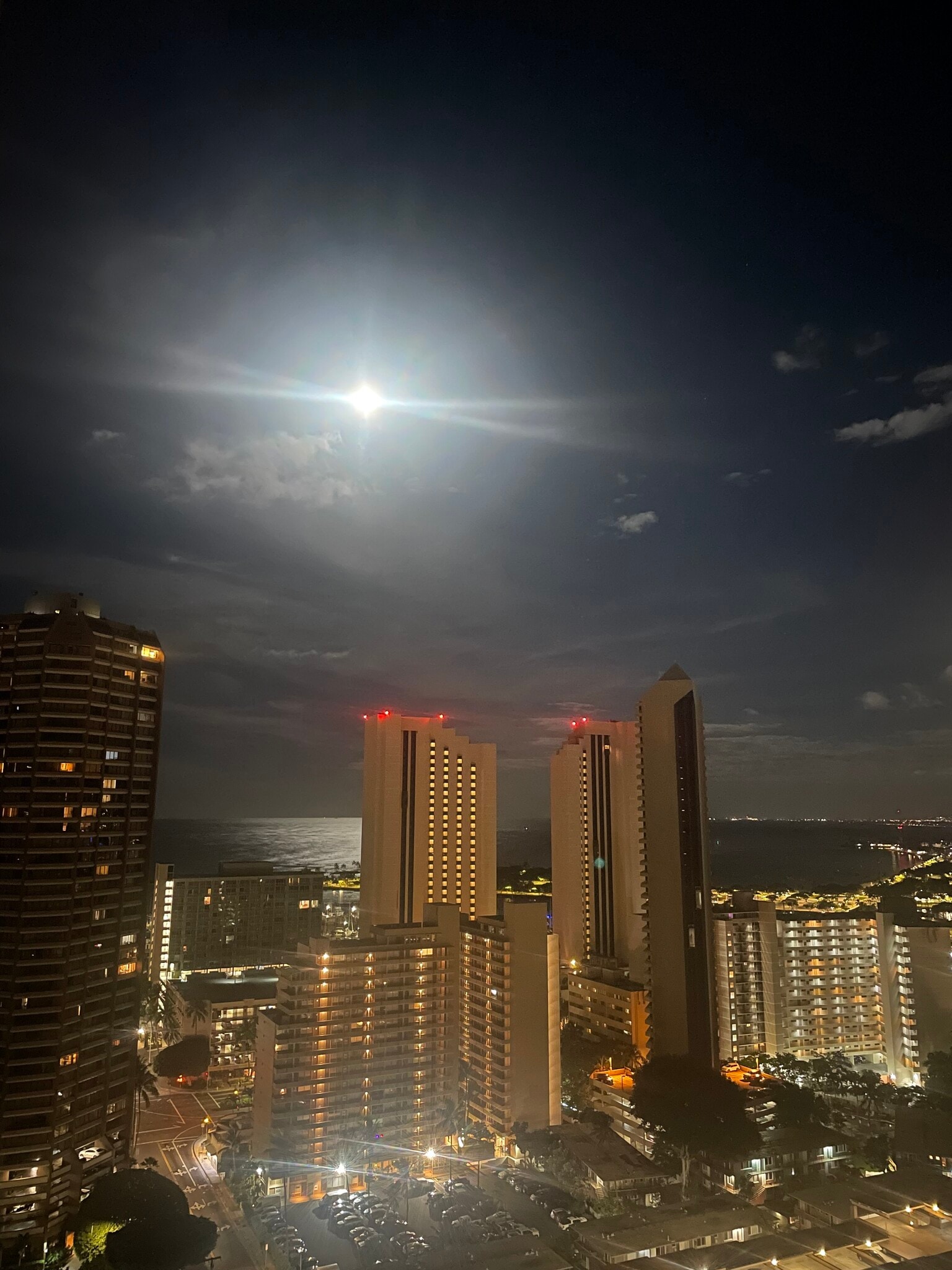 Building Photo - 411 Hobron Ln