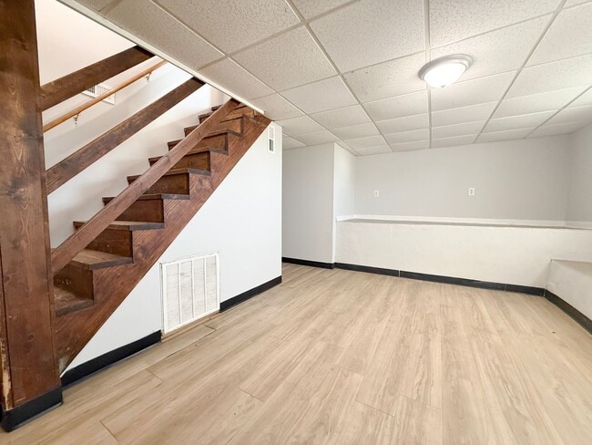 Building Photo - 4 Bedroom Two-Story Home with Large Yard, Lawn Care Included