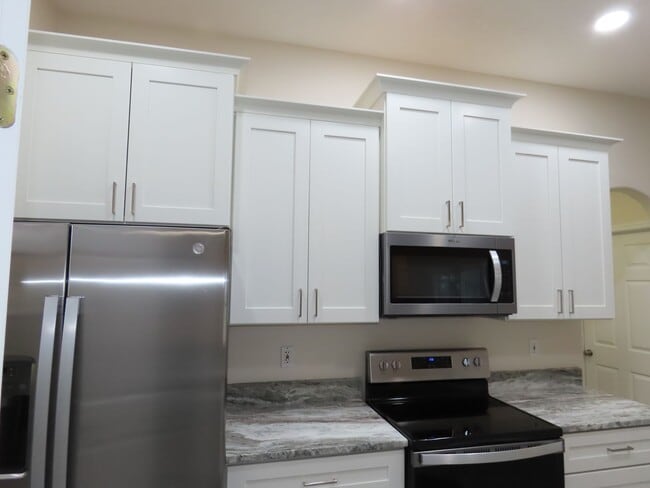 Building Photo - Spacious 4 Bedroom Pool Home Plus Addition...