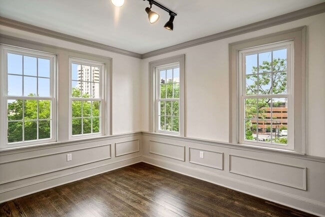 Building Photo - 3 Dana St