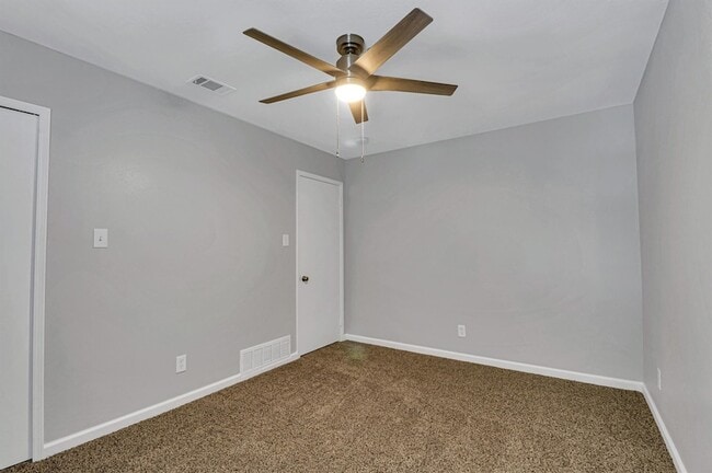 Building Photo - 401 S Cannady Dr