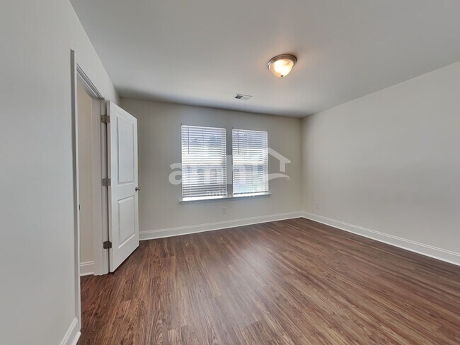 Building Photo - 320 Azore Way