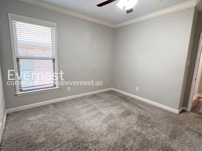 Building Photo - 120 Melville Dr
